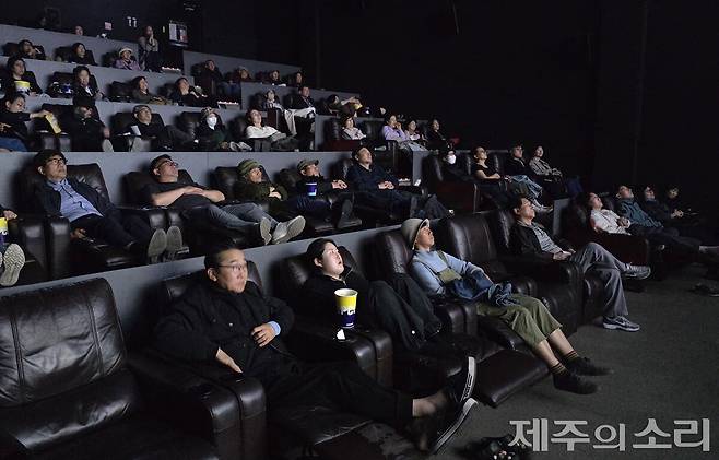 24일 제주 메가박스 삼화, 아라에서는 영화 '내 이름은' 단체 관람이 진행됐다. ⓒ제주의소리