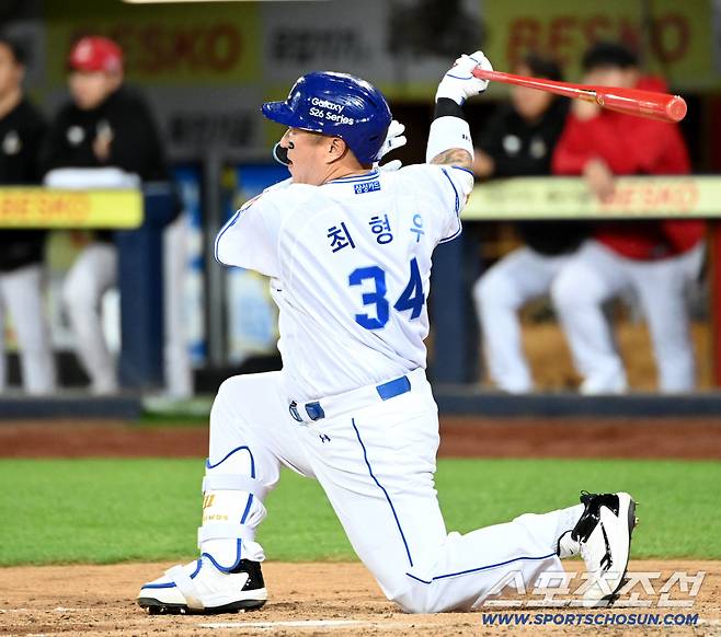 22일 대구삼성라이온즈파크에서 열린 SSG와 삼성의 경기. 4회말 최형우가 안타를 치고 있다. 대구=허상욱 기자wook@sportschosun.com/2026.04.22/