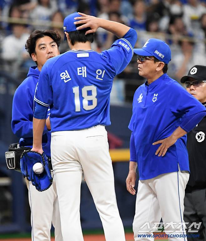 원태인은 최일언 코치에게 끝까지 던지겠다는 의시를 전달했다.