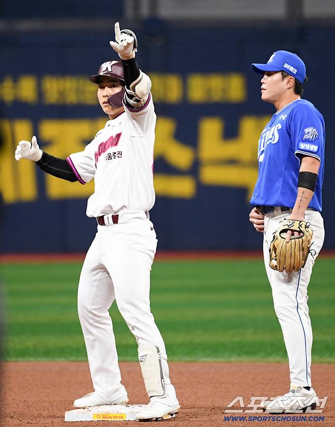 25일 서울 고척스카이돔에서 열린 키움과 삼성의 경기. 4회말 2사 2,3루 키움 박수종이 안타를 날린 뒤 환호하고 있다. 고척=박재만 기자 pjm@sportschosun.com/2026.04.25/