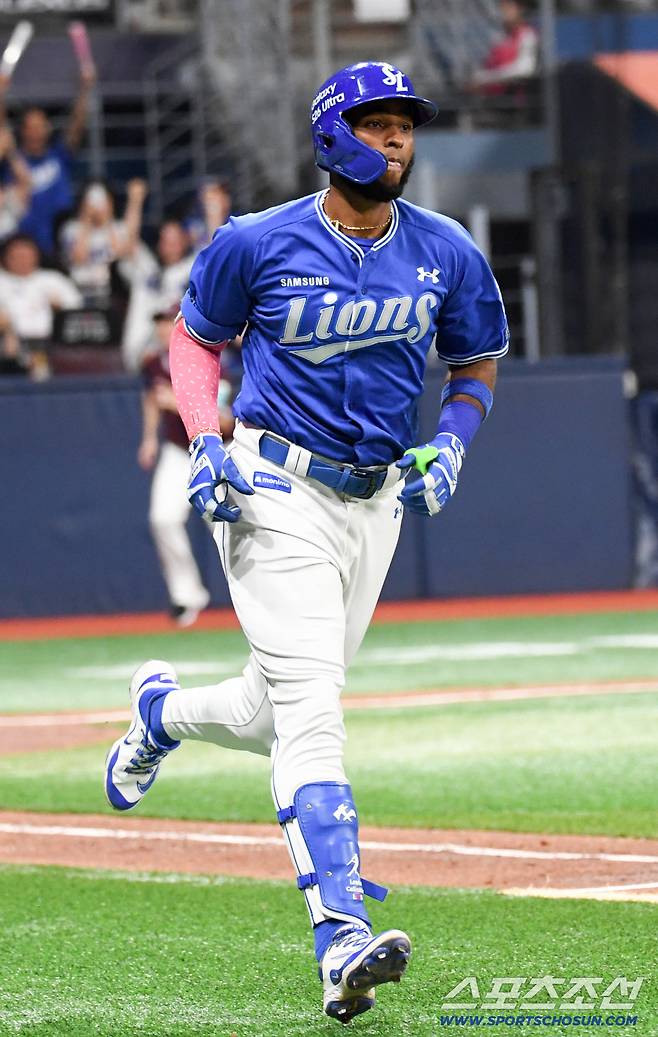 25일 서울 고척스카이돔에서 열린 키움과 삼성의 경기. 6회초 삼성 디아즈가 솔로포를 날린 뒤 환호하고 있다. 고척=박재만 기자 pjm@sportschosun.com/2026.044.25/
