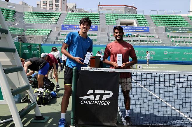 복식 준우승, 아니루드 찬드라세카르(우)-유즈키 다케루(좌)