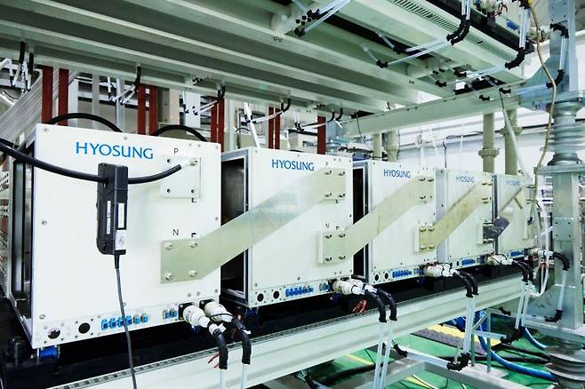 효성중공업이 2022년 세계 최초로 개발한 22.9킬로볼트(kV) 반도체 변압기(SST). 효성중공업