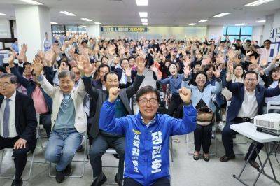 이날 개소식에는 교육계 인사를 비롯해 시민사회 관계자, 학부모, 지역 주민 등의 인파가 몰려 뜨거운 열기를 입증했다. 장관호 선거사무실 제공