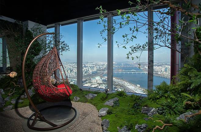 LG에너지솔루션 여의도 본사 꼭대기에 마련된 직원 휴게 공간 엔트럴파크. 직원들은 물론 가족들의 만족도도 높다