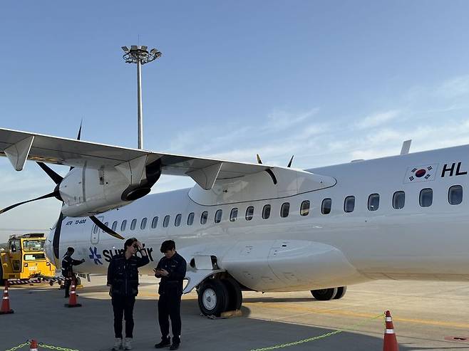 섬에어 항공기가 이륙을 준비하고 있다. 사진=강구귀 기자