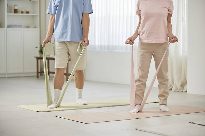 체중을 줄이기 위해 식사량부터 줄이는 경우가 많지만, 효과를 제대로 보려면 그보다 앞서 몸 상태를 바꾸는 과정이 필요하다./사진=클립아트코리아