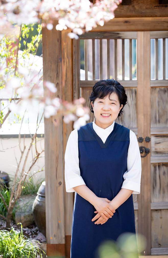 레스토랑이자 한국 전통의 맛을 연구하는 ‘온지음’의 헤드 셰프 조은희씨. 최영재 기자