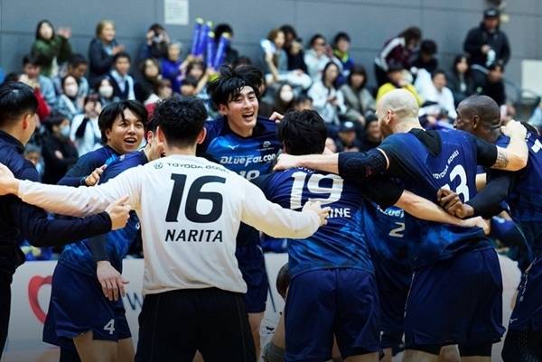 사진 2025/26 일본 남자 핸드볼 리그 플레이오프 진출을 확정한 블루 팔콘 선수들, 사진 출처=블루 팔콘
