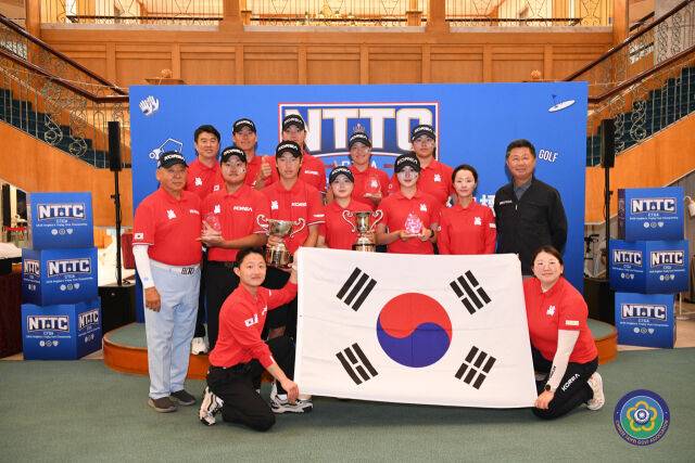 한국 선수들이 네이버스컵 우승 후 기념 촬영을 하고 있다. /대만골프협회 제공