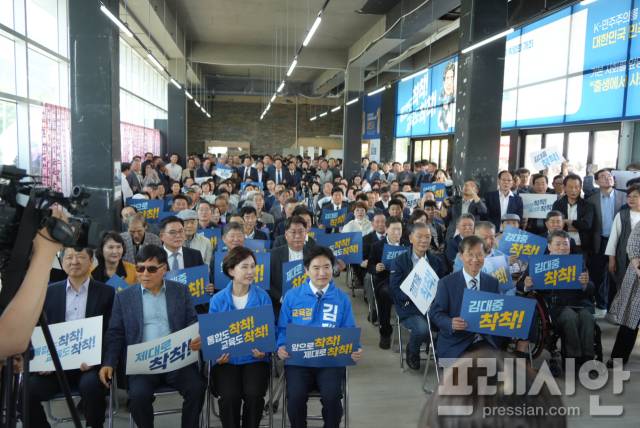 ▲25일 광주 서구 김대중 전남광주통합특별시교육감 예비후보 선거사무소에서 열린 개소식.2026.04.25ⓒ프레시안(김보현)