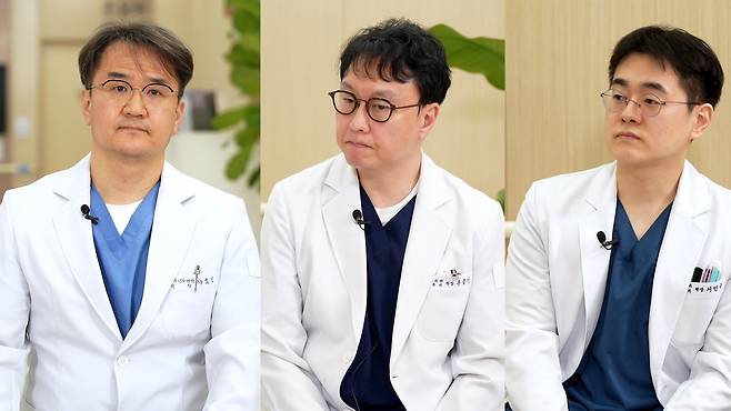 연세건우병원 족부센터 이호진·유종민·서민규 원장(왼쪽부터)은 25일 서울경제TV  ‘지금 명의’에 출연해 “발이 보행의 기초이기 때문에 발의 균형이 무너지면 무릎, 골반, 허리까지 연쇄적으로 영향을 받을 수 있다”며 “실제로 한쪽 발 통증으로 보행 자세가 흐트러지면 반대편 발이나 허리에까지 부담이 가는 경우가 적지 않다”고 말했다. /서울경제TV ‘지금 명의’ 캡처