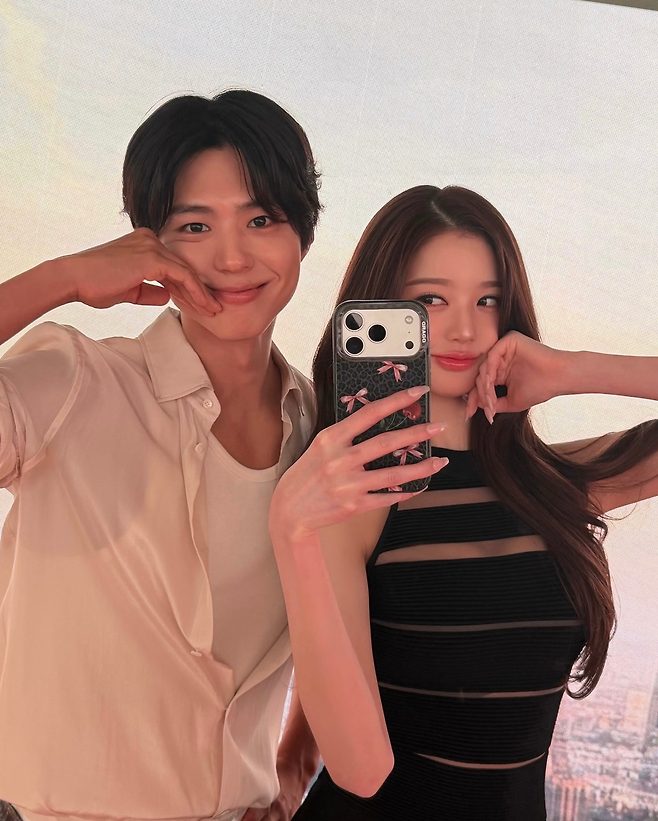 박보검·장원영. 장원영 인스타그램.