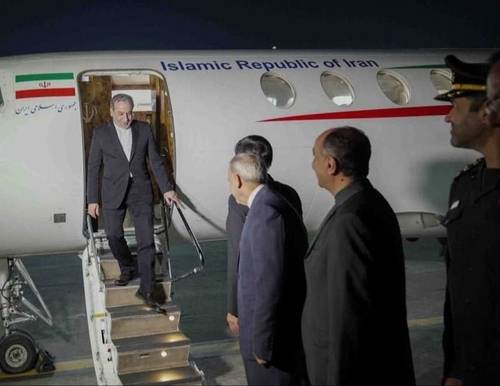 이슬라마바드 공항에 도착한 아바스 아라그치 이란 외무장관 [IRIB 캡처. 재판매 및 DB 금지]