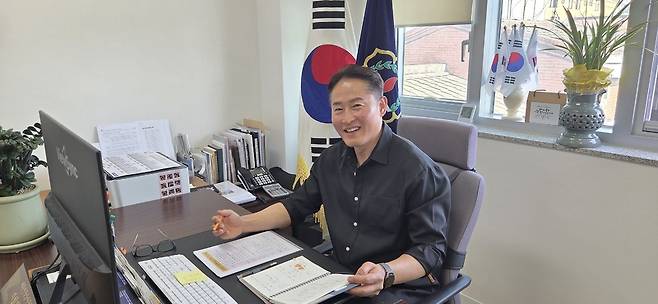 ▲서현국 파주시지회장은 "보훈은 단순한 복지가 아니라 국가를 위한 헌신에 대한 예우로, 지자체의 관심과 지원이 더욱 확대되길 기대한다"며 "1,000여 명 회원과 함께하는 보훈 공동체를 만들어 국가유공자들의 삶의 질 향상에 실질적으로 기여하겠다"고 강조했다. /이종태 기자 dolsaem@incheonilbo.com