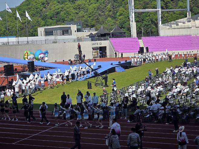 ▲ 26일 제16회 경기도 장애인체육대회 개막식에서 사전 공연으로 합동 치어리딩 공연이 펼쳐졌다./광주=장선 기자 now482@incheonilbo.com