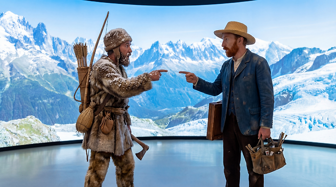 박상규 감독의 '반고흐 XR-Bus: 아를에서 전곡까지' 중 아이스맨 외찌와 고흐의 조우. <경기문화재단 제공>