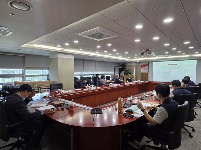 ▲ 24일 도청 중회의실에서 열린 상반기 충남 노동전환지원위원회 정기회의 사진-충남도 제공