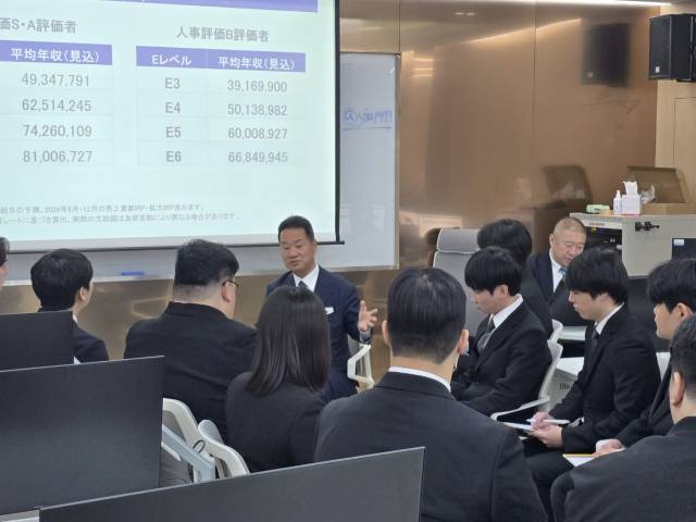 일본 도쿄에 본사를 둔 IT기업 ISFnet(아이에스에프넷)의 와타나베 유키요시 회장이 지난달 3일 영진전문대학교를 찾아 AI글로벌IT과 학생들을 대상으로 기업 설명 간담회를 진행하고 있다. 영진전문대 제공