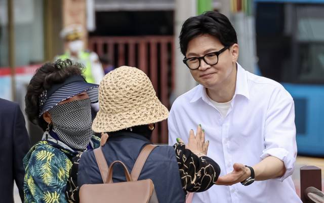 부산 북갑 국회의원 보궐선거에서 무소속 출마를 공식화 한 한동훈 전 국민의힘 대표가 26일 부산 구포초에서 열린 동문운동회에 참석해 있다. 김종진 기자 kjj1761@