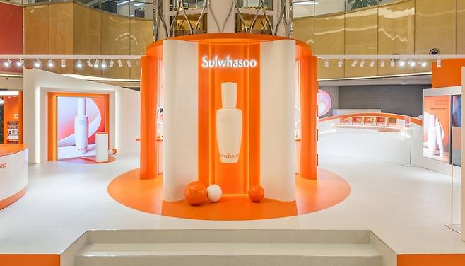 ▲럭셔리 뷰티 브랜드 설화수의 윤조에센스 팝업스토어 '윤빛 리저브' 전경.사진=아모레퍼시픽