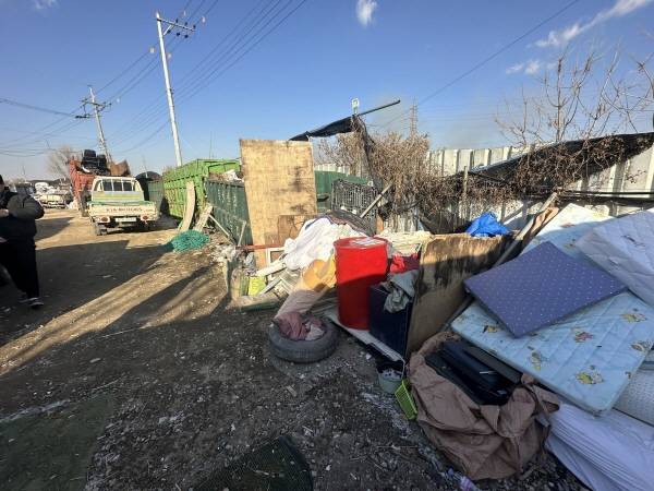 이재명 대통령 지시로 하천·계곡 불법 점용 전면 재조사에 나서자 적발 건수가 3만3000여 건으로 급증했다. 모호했던 기준을 정비하고 단속을 강화한 결과다. 정부는 원상복구를 원칙으로 강력 대응에 나설 방침이다.