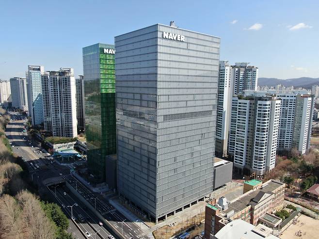 경기도 성남시 분당구에 위치한 네이버1784는 인공지능·로봇·클라우드 등의 기술을 유기적으로 결합한 '테크 컨버전스 빌딩'으로 구현됐다./사진=네이버