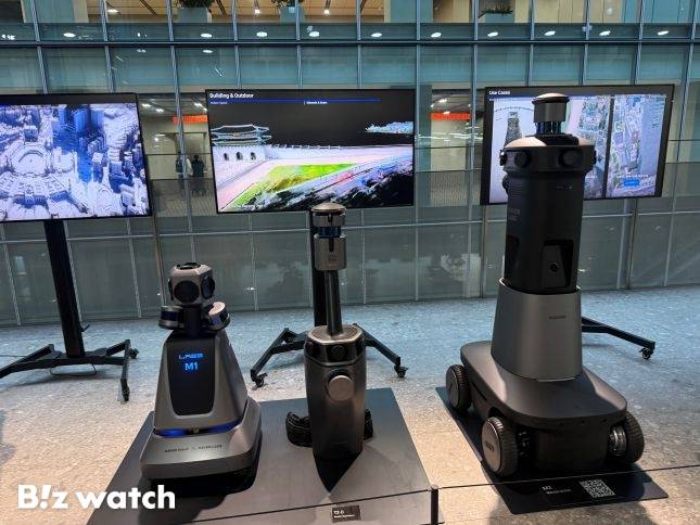 네이버1784 내부에 자율주행 로봇 '루키'가 전시돼 있다./사진=비즈워치