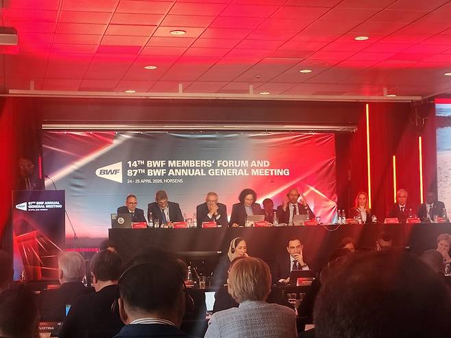 대한배드민턴협회는 “25일 덴마크 호센스에서 개최된 ‘2026 세계배드민턴연맹(BWF) 정기총회(AGM)’에서 ‘3x15 점수 체계’ 도입 안건이 최종 승인됐다”고 밝혔다. 사진 | 대한배드민턴협회