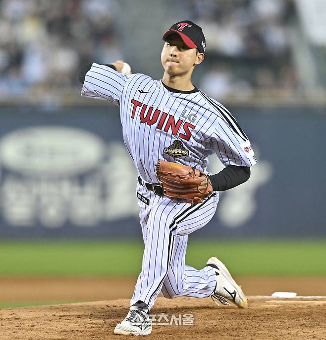 LG 투수 우강훈이 14일 서울 잠실구장에서 열린 2026 KBO리그 롯데전 7회 역투하고 있다. 잠실 | 최승섭기자 thunder@sportsseoul.com