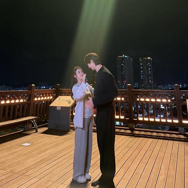 아이유-변우석. 아이유 SNS.