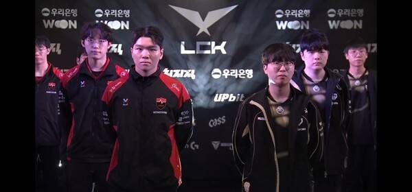 26일 서울 종로구 LCK 아레나에서 열린 2026 LCK 정규 시즌 4주 차 2경기에서 농심 레드포스(NS)와 젠지(GEN)의 1세트 경기에서 젠지가 농심 레드포스를 상대로 단단한 운영과 날카로운 한타 집중력을 앞세워 1세트를 가져갔다. (GEN & NS =1:0)./사진=네이버 치지직 라이브영상 캡처