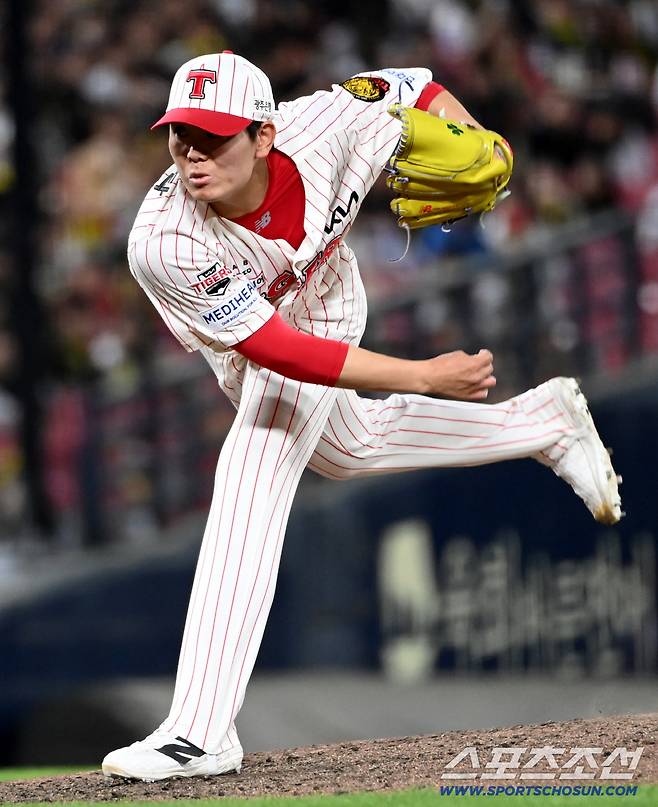 25일 광주KIA챔피언스필드에서 열린 롯데와 KIA의 경기. 8회초 KIA 성영탁이 역투하고 있다. 광주=허상욱 기자wook@sportschosun.com/2026.04.25/