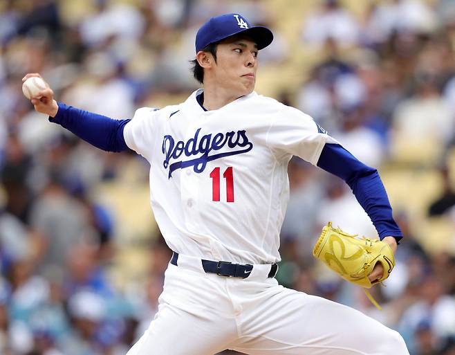 LOS ANGELES, CALIFORNIA - APRIL 12: Roki Sasaki #11 of the Los Angeles Dodgers throws against the Texas Rangers in the fourth inning at Dodger Stadium on April 12, 2026 in Los Angeles, California.   Ronald Martinez/Getty Images/AFP (Photo by RONALD MARTINEZ / GETTY IMAGES NORTH AMERICA / Getty Images via AFP)







<저작권자(c) 연합뉴스, 무단 전재-재배포, AI 학습 및 활용 금지>