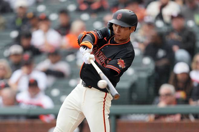 Apr 25, 2026; San Francisco, California, USA; San Francisco Giants right fielder Jung Hoo Lee (51) hits a double against the Miami Marlins during the fourth inning at Oracle Park. Mandatory Credit: Darren Yamashita-Imagn Images







<저작권자(c) 연합뉴스, 무단 전재-재배포, AI 학습 및 활용 금지>