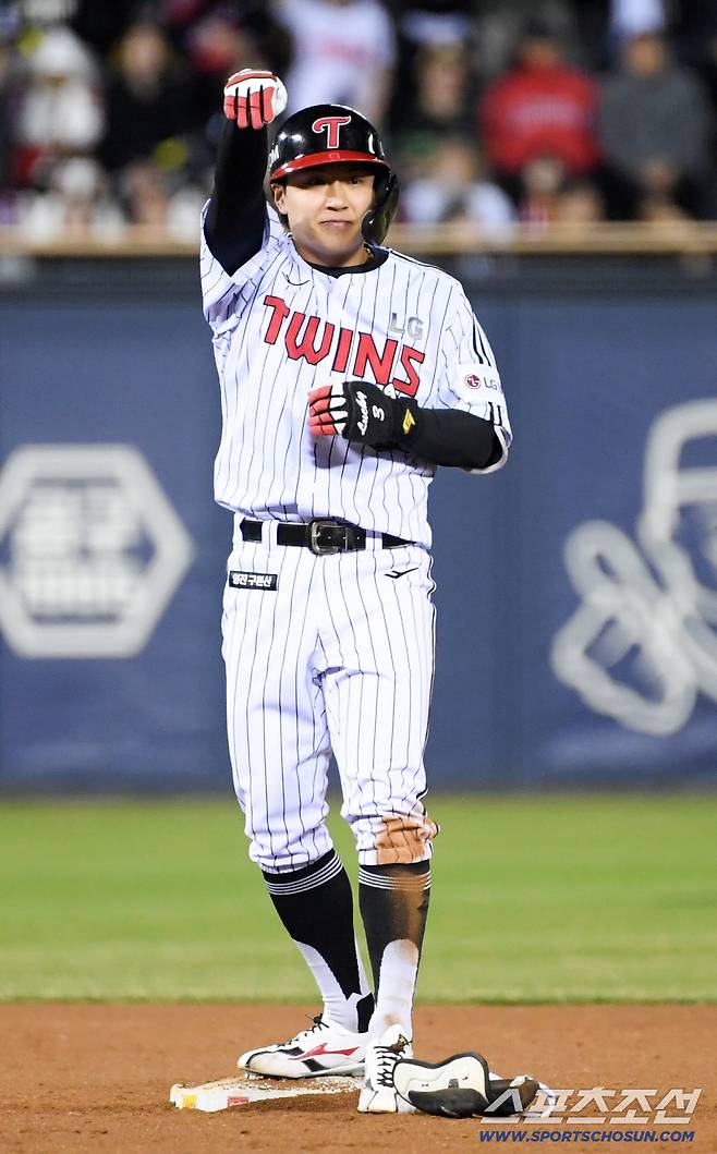 31일 잠실구장에서 열린 LG와 KIA의 경기. LG 최원영이 안타를 날린 뒤 환호하고 있다. 잠실=박재만 기자 pjm@sportschosun.com/2026.03.31/