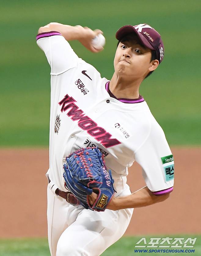 26일 오후 서울 고척스카이돔에서 열린 삼성-키움전. 키움 선발 박준현이 투구하고 있다. 고척=정재근 기자 cjg@sportschosun.com/2026.4.26/