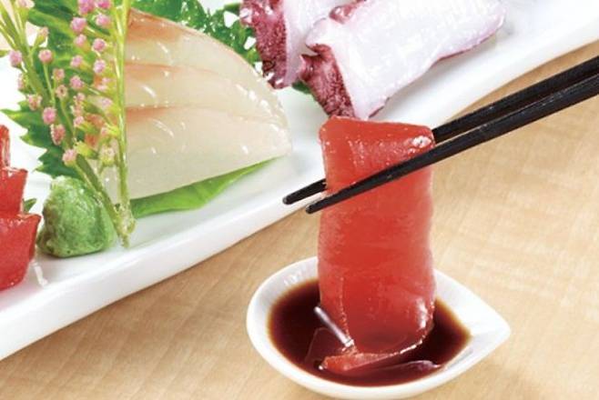 음식 샘플 장인들은 플라스틱과 물감만으로 음식 식감, 빛깔까지 재현한다. 이와사키 Be-I 홈페이지