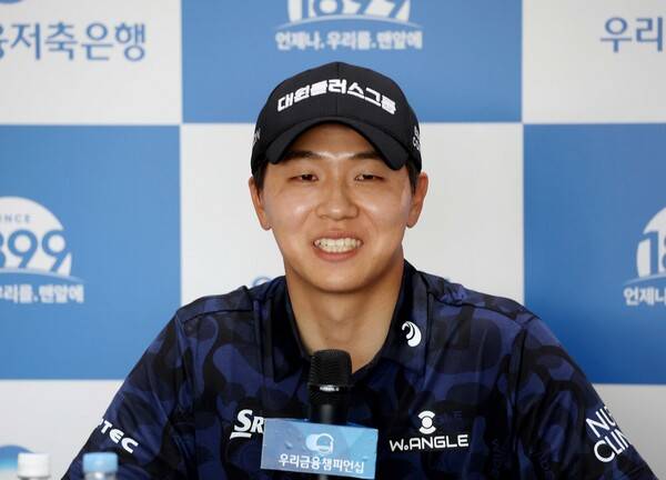 2026년 한국프로골프(KPGA) 투어 우리금융 챔피언십 우승을 차지한 최찬 프로가 우승 인터뷰 하는 모습이다. 사진제공=KPGA (사진을 무단으로 사용하지 마십시오.)