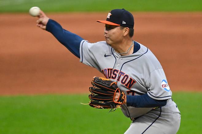 <yonhap photo-2673=""> Houston Astros pitcher Kai-Wei Teng delivers in the fifth inning of a baseball game against the Cleveland Guardians in Cleveland, Tuesday, April 21, 2026. (AP Photo/David Richard)/2026-04-22 09:52:04/ <저작권자 ⓒ 1980~2026 ㈜연합뉴스. 무단 전재 재배포 금지, AI 학습 및 활용 금지></yonhap>