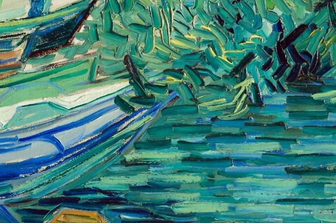 배 끄트머리와 물결을 묘사한 붓터치. 차분한 색감과 수평적인 붓질이 눈에 띈다.