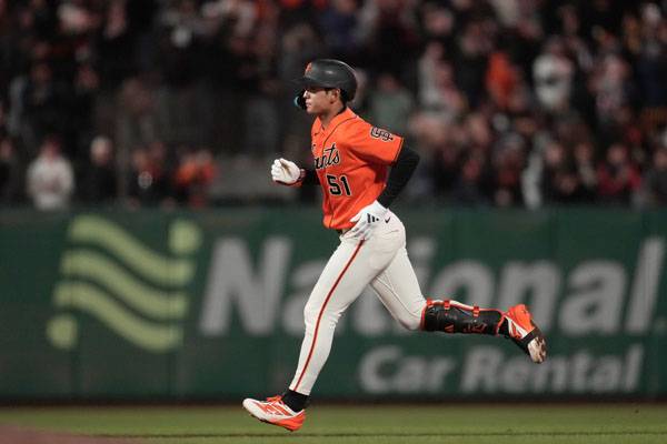 이정후는 8회 솔로 홈런을 터트렸다. 사진= AP= 연합뉴스 제공