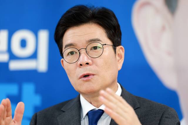정원오 더불엄니주당 서울시장 후보가 지난 24일 서울 중구 후보 사무실에서 연합뉴스와 인터뷰하고 있다. 연합뉴스