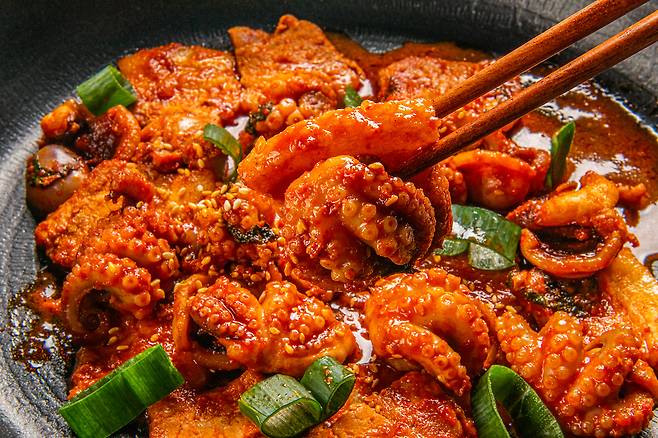 매콤한 쭈꾸미볶음도 빼놓을 수 없는 ‘별미’다. 충분히 달군 팬에 기름을 두르고 짧은 시간에 강한 불로 볶아내면 불향이 살아난다. 클립아트코리아 제공