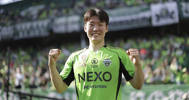 전북 강상윤이 26일 포항전에서 결승골을 넣은 뒤 포즈를 취하고 있다 | 프로축구연맹