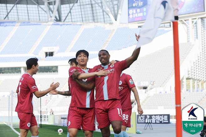 26일 김해FC전 득점 이후 기뻐하고 있는 용인FC 가브리엘. /사진=한국프로축구연맹 제공