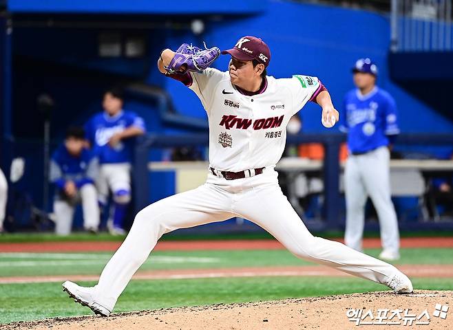 26일 오후 서울 구로구 고척스카이돔에서 열린 '2026 신한 SOL Bank KBO 리그' 삼성 라이온즈와 키움 히어로즈의 경기, 8회초 키움 박정훈이 역투하고 있다. 고척, 박지영 기자