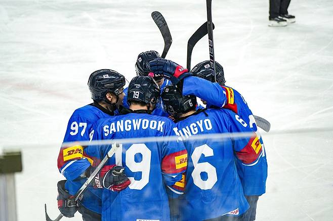 김상욱의 득점 후 기뻐하는 대표팀 [대한아이스하키연맹 제공. 재판매 및 DB 금지]