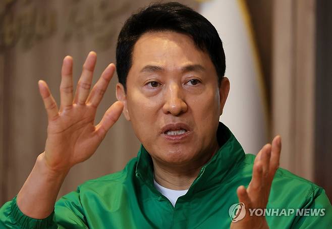 인터뷰하는 오세훈 서울시장 (서울=연합뉴스) 최재구 기자 = 오세훈 서울시장이 지난 22일 서울시청 집무실에서 연합뉴스와 인터뷰하고 있다. 2026.4.26 jjaeck9@yna.co.kr