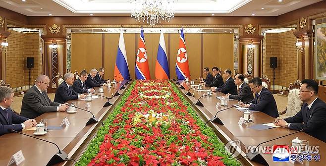 북한 조용원과 러 하원 의장 회담 진행 (평양 조선중앙통신=연합뉴스) 조용원 북한 최고인민회의 상임위원회 위원장과 뱌체슬라프 볼로딘 러시아 하원(국가두마) 의장이 지난 25일 금수산영빈관에서 회담을 진행했다고 조선중앙통신이 26일 보도했다. 2026.4.26 
    [국내에서만 사용가능. 재배포 금지. For Use Only in the Republic of Korea. No Redistribution] nkphoto@yna.co.kr